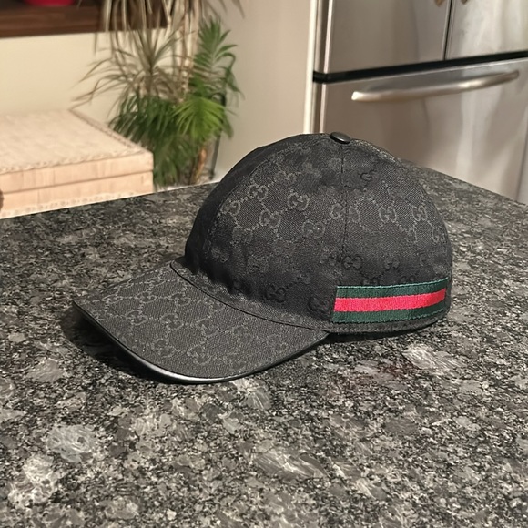 ๐ฆ Gucci Signature GG Monogram Baseball Hat - Picture 3 of 16